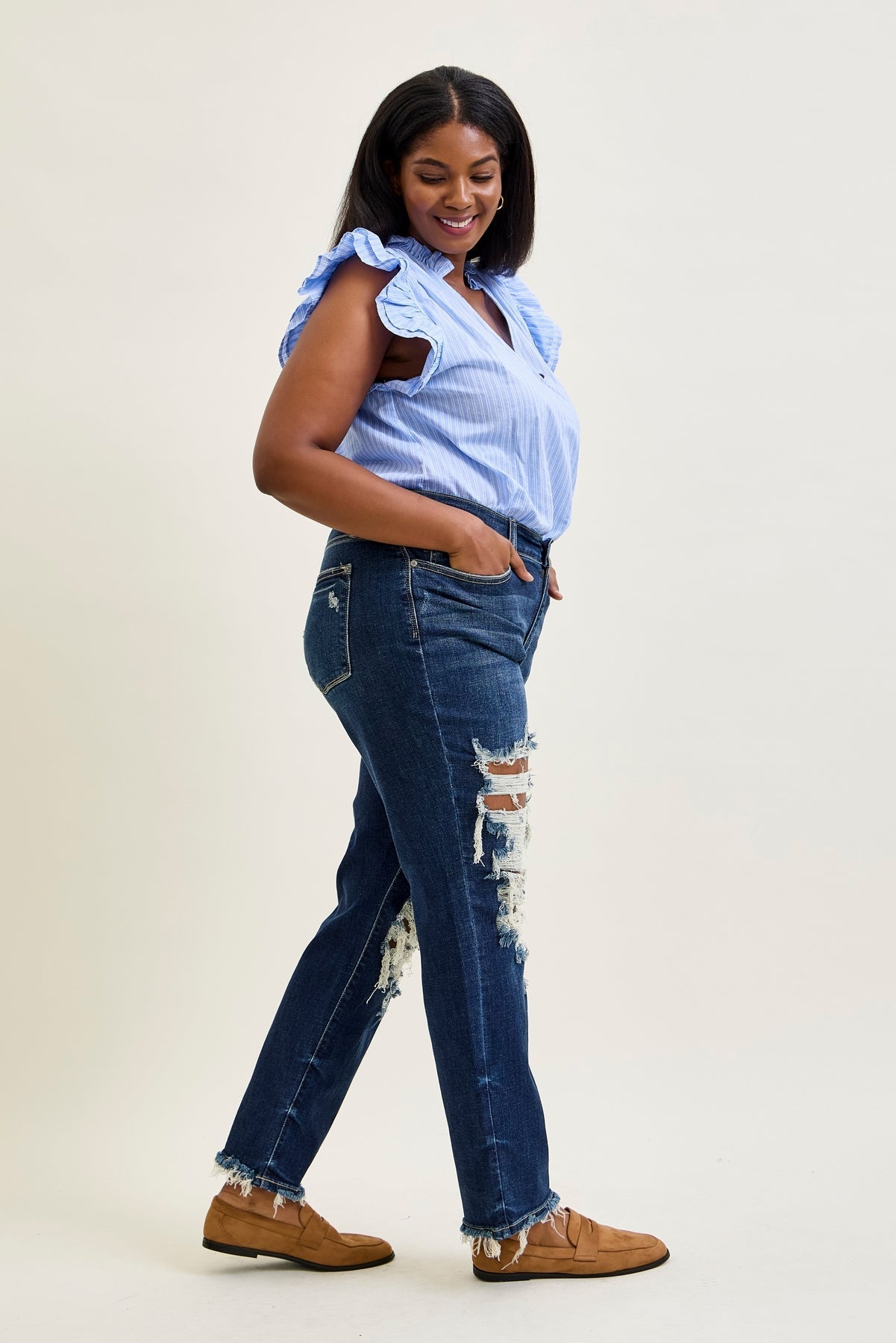 Lisse Mid Rise Ripped Straight Fit Jeans - PLUS