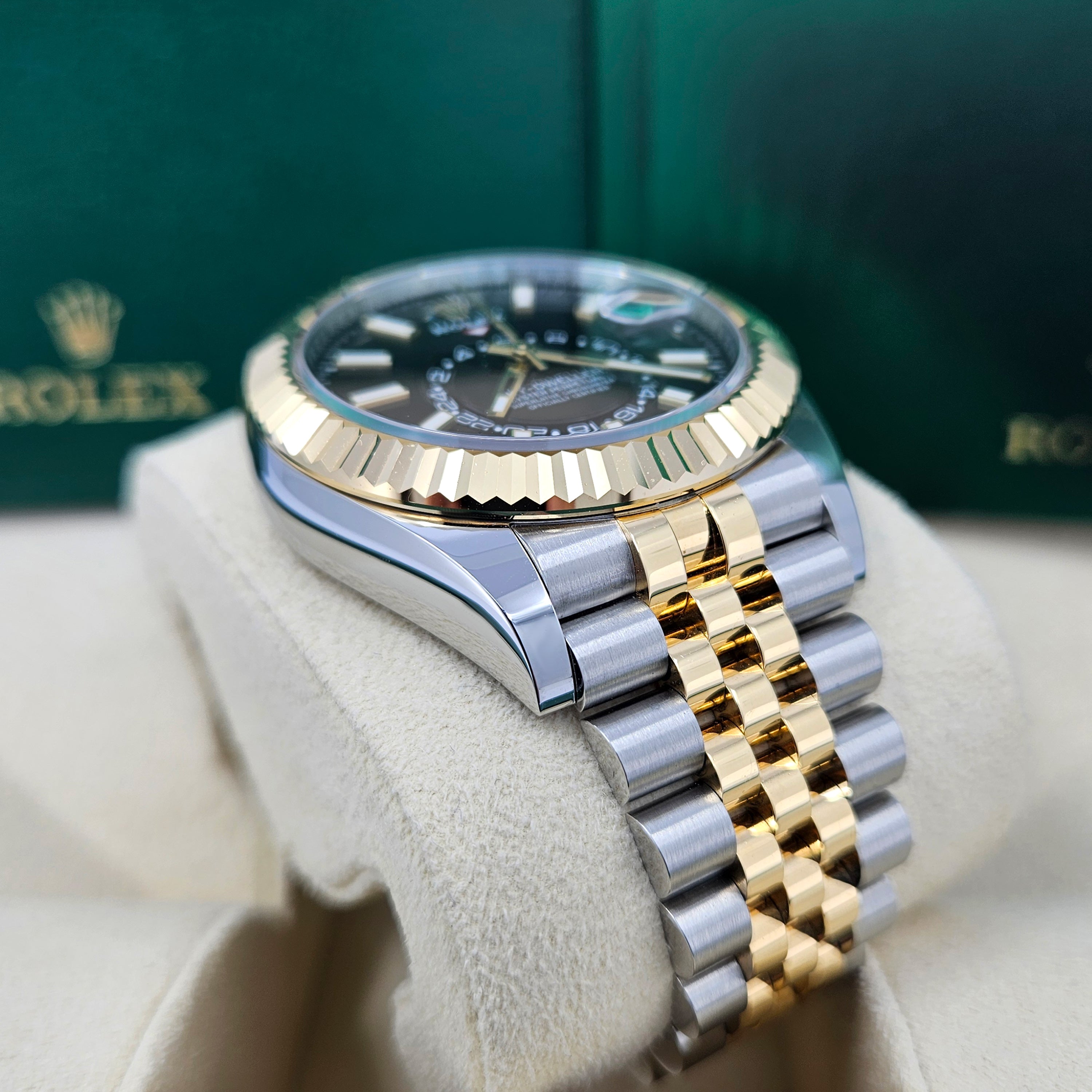 Rolex Sky-Dweller, 42mm, Oystersteel and 18k Yellow Gold, Black, Jubilee, Ref# 336933-0004 - Image 2