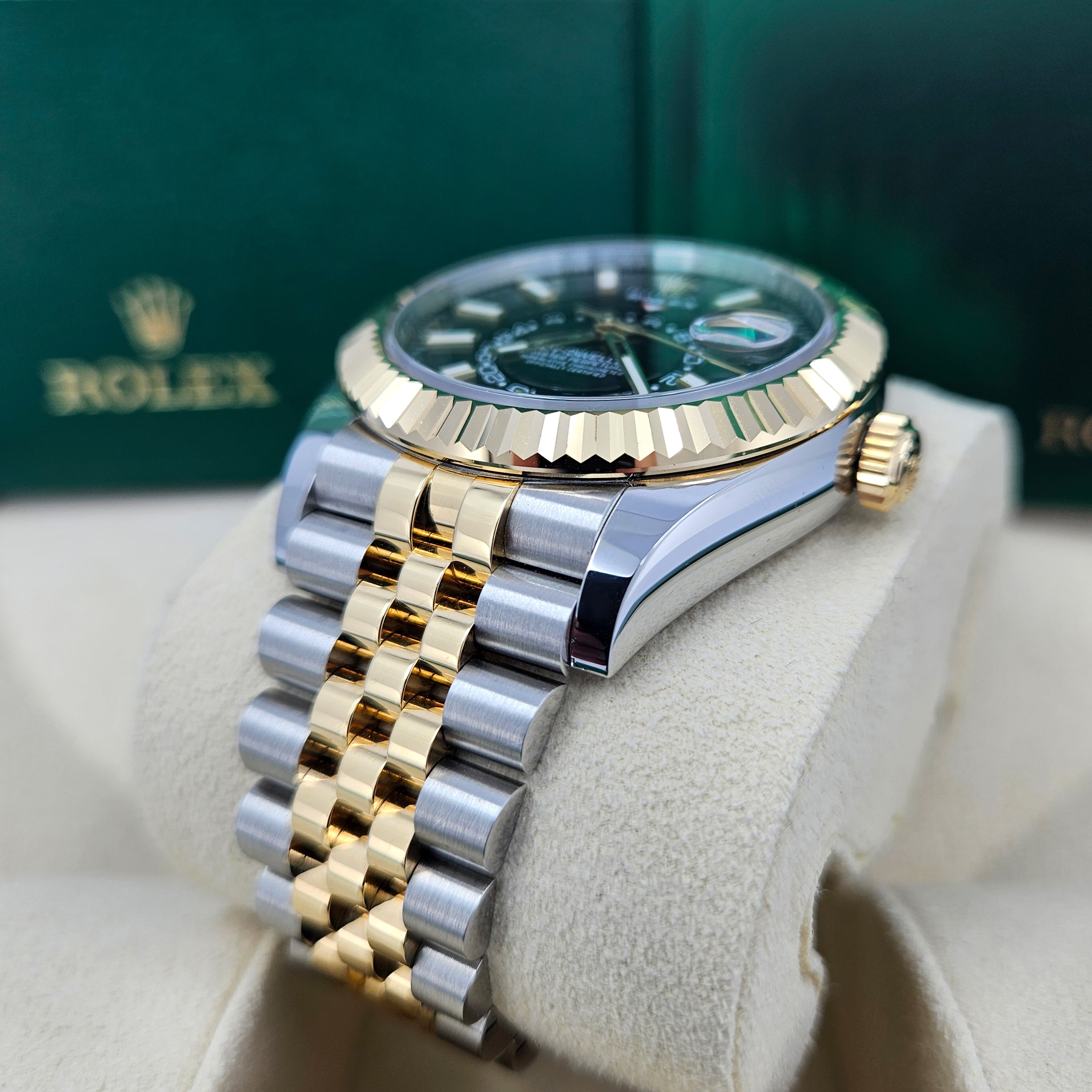 Rolex Sky-Dweller, 42mm, Oystersteel and 18k Yellow Gold, Black, Jubilee, Ref# 336933-0004 - Image 3