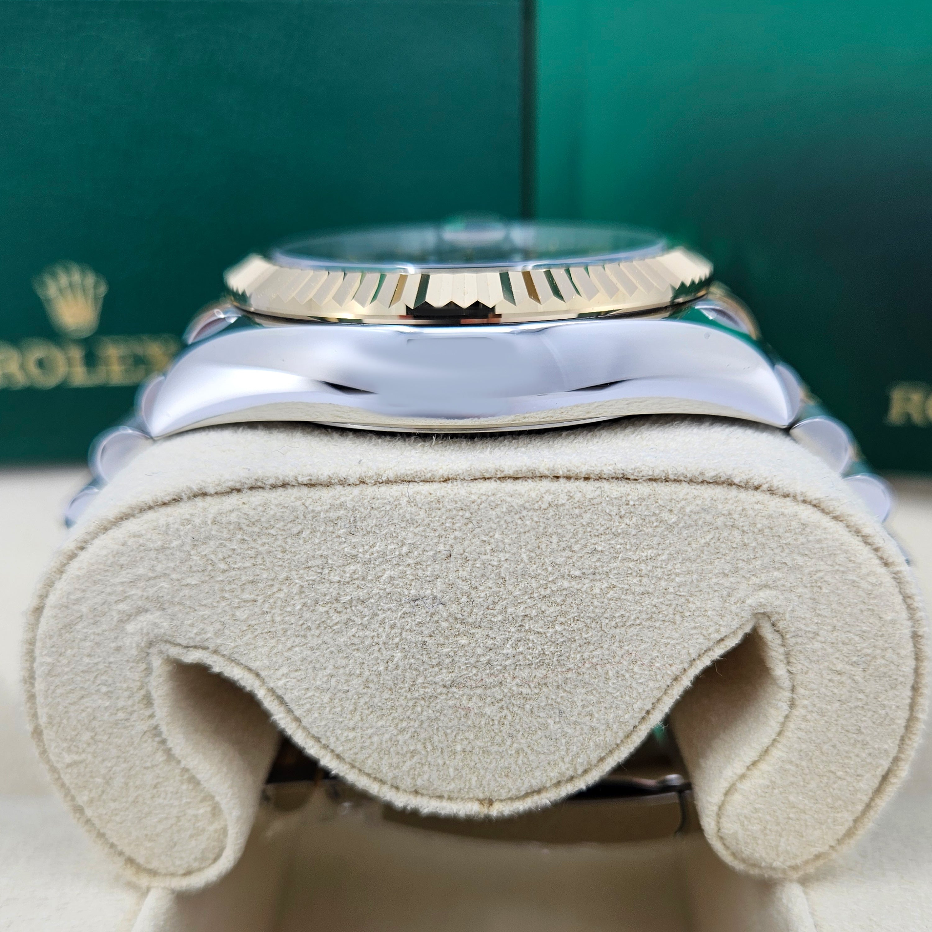 Rolex Sky-Dweller, 42mm, Oystersteel and 18k Yellow Gold, Black, Jubilee, Ref# 336933-0004 - Image 7