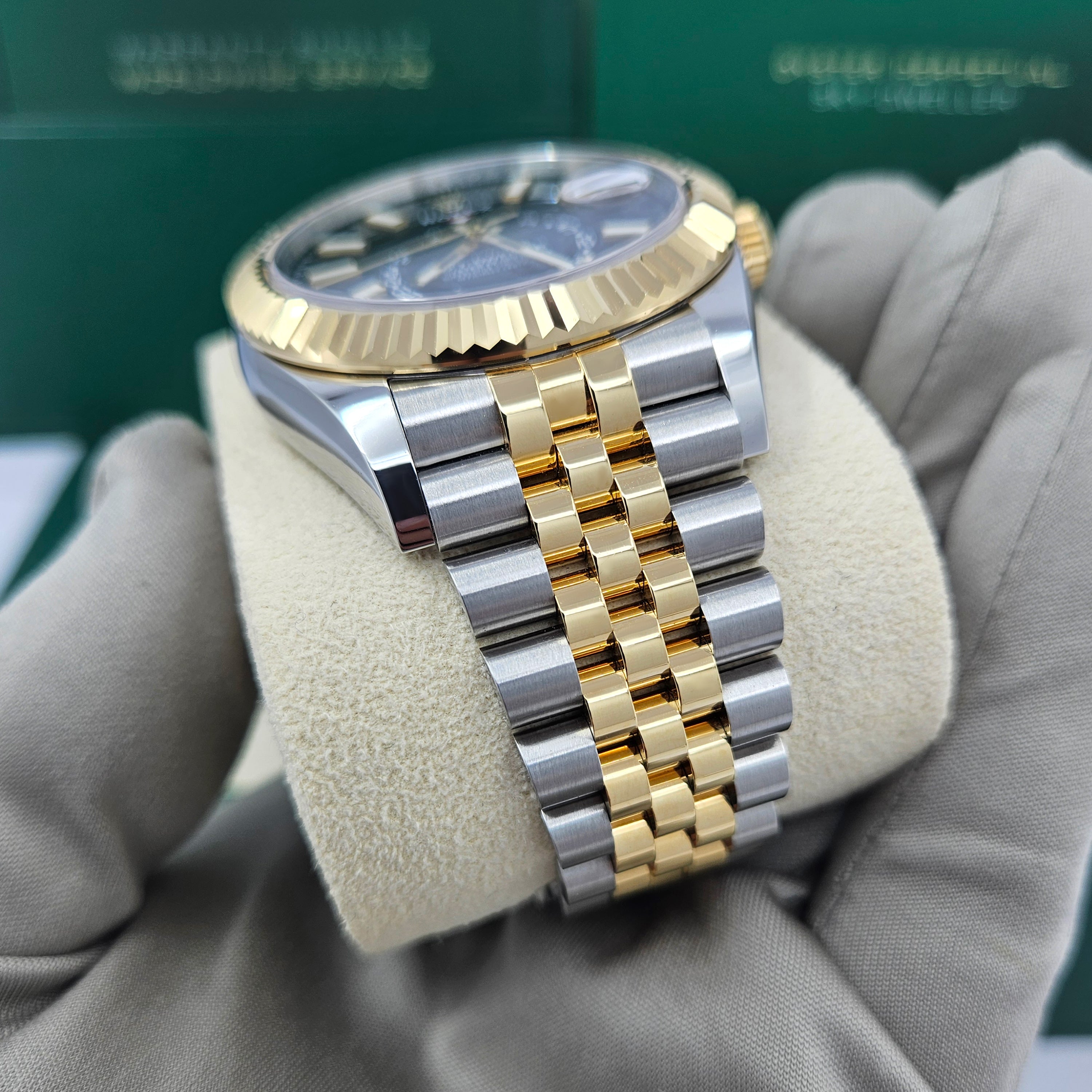 Rolex Sky-Dweller, 42mm, Oystersteel and 18k Yellow Gold, Black, Jubilee, Ref# 336933-0004 - Image 10