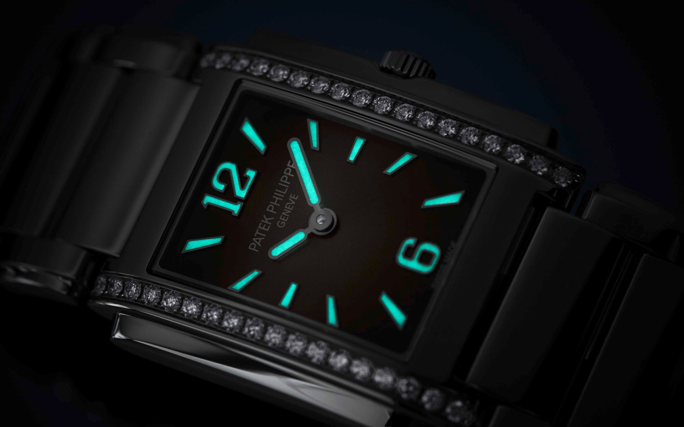 Patek Philippe Twenty~4 Quartz Ladies Watch, Stainless Steel with 36 Diamond (~0.42 ct), 25.1 x 30 mm, Ref# 4910/1200A-010 - Image 6