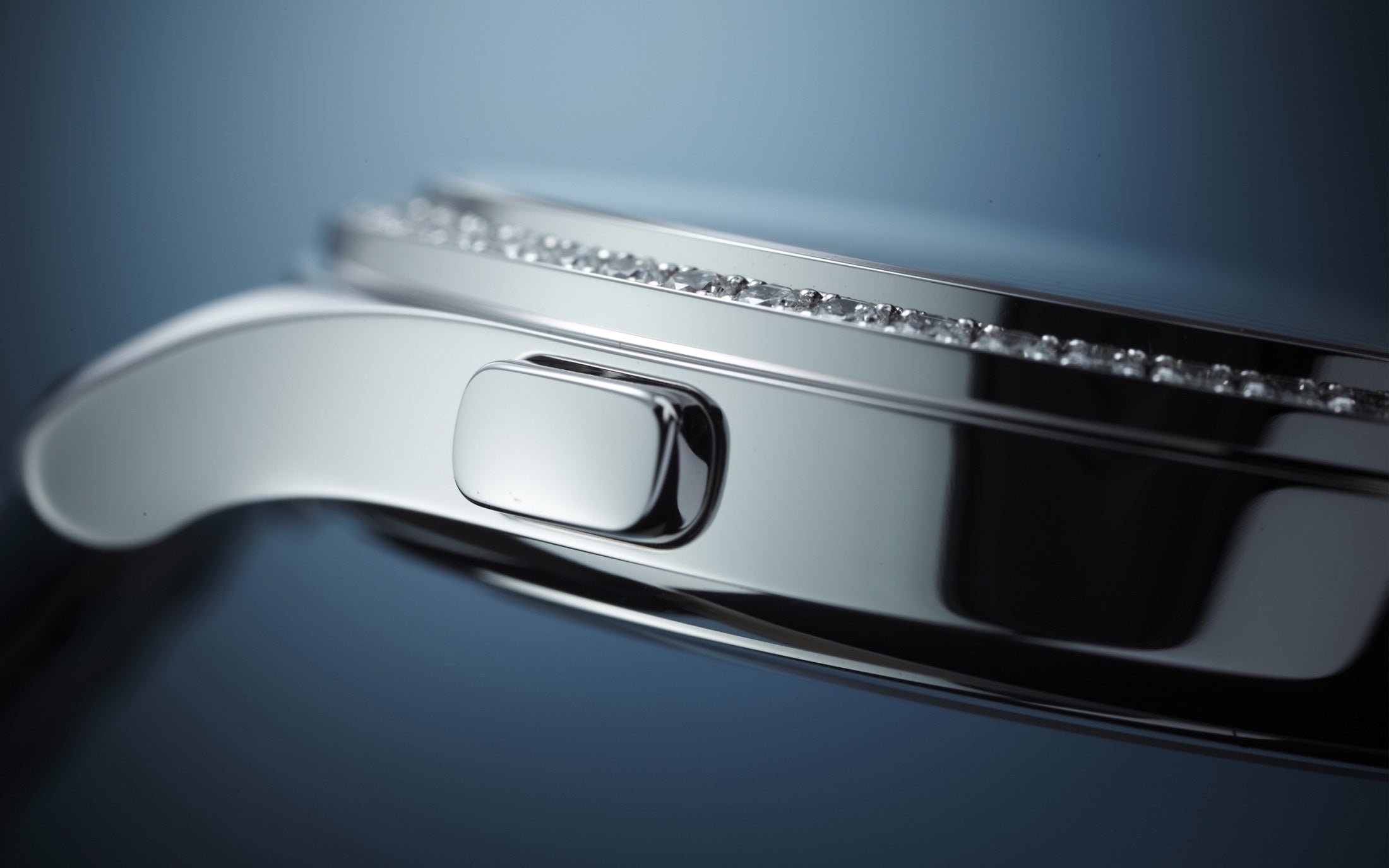 Patek Philippe Women’s Complication World-Time, 18k White Gold set with 89 diamonds (~1.03 ct.), 36mm, Ref# 7130G-016 - Image 6