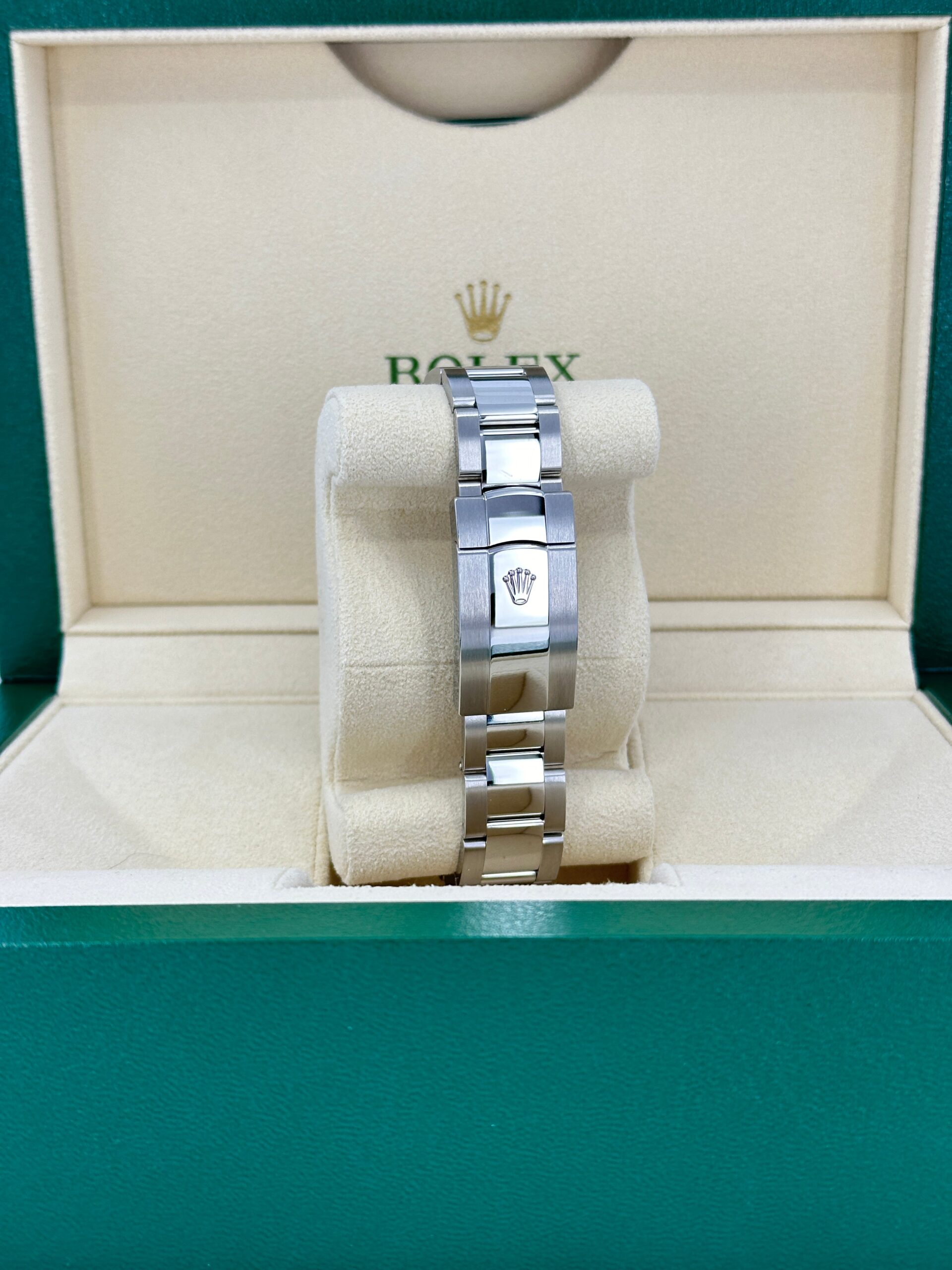 Rolex Datejust 41 Oystersteel Ref# 126300-0015 - Image 9