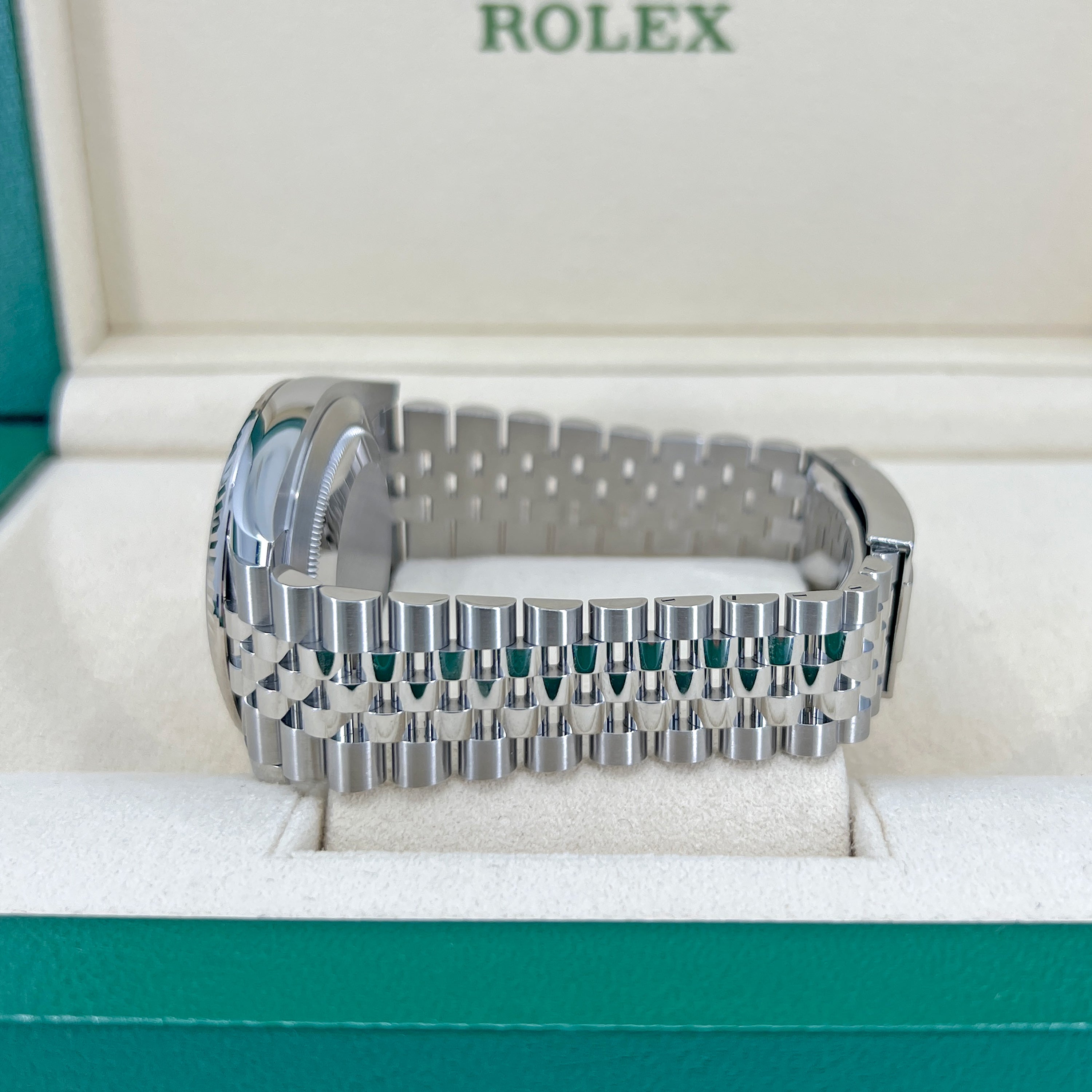 Rolex Datejust 41 Oystersteel and 18K White Gold 41 mm White Dial, Ref# 126334-0010 - Image 10