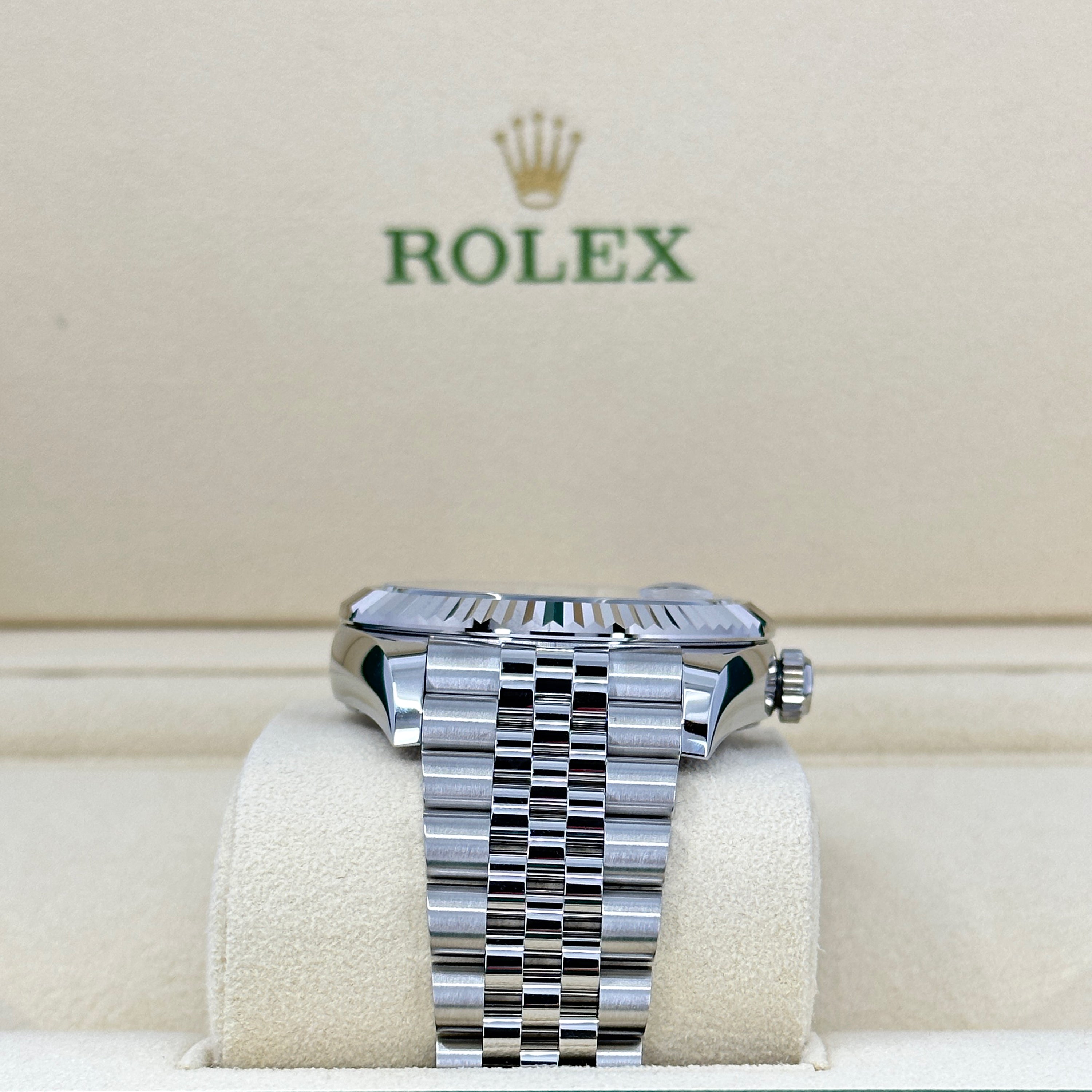 Rolex Sky-Dweller, 42mm, Oystersteel and 18k White Gold, Blue, Jubilee, Ref# 336934-0006 - Image 3