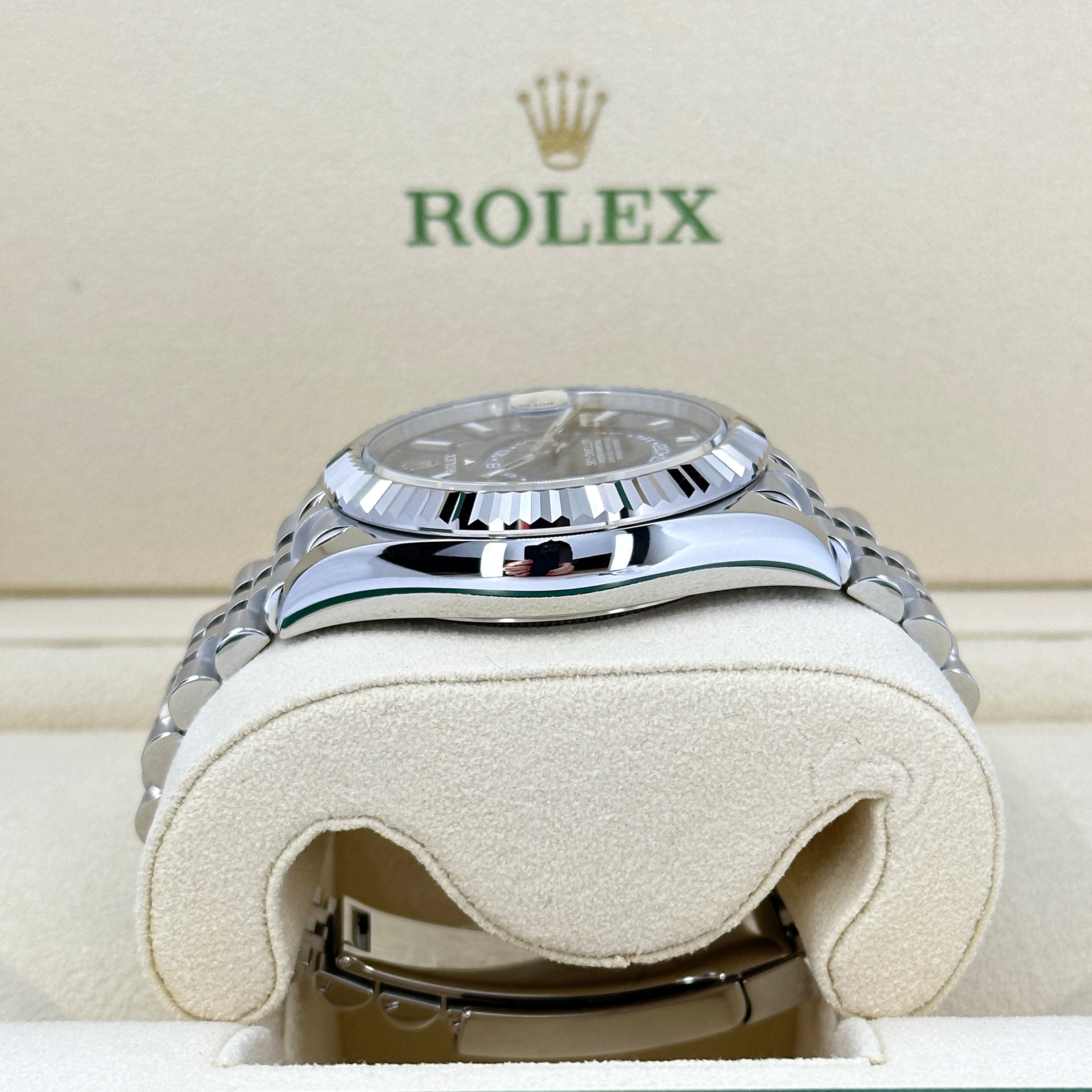 Rolex Sky-Dweller, 42mm, Oystersteel and 18k White Gold, Blue, Jubilee, Ref# 336934-0006 - Image 4
