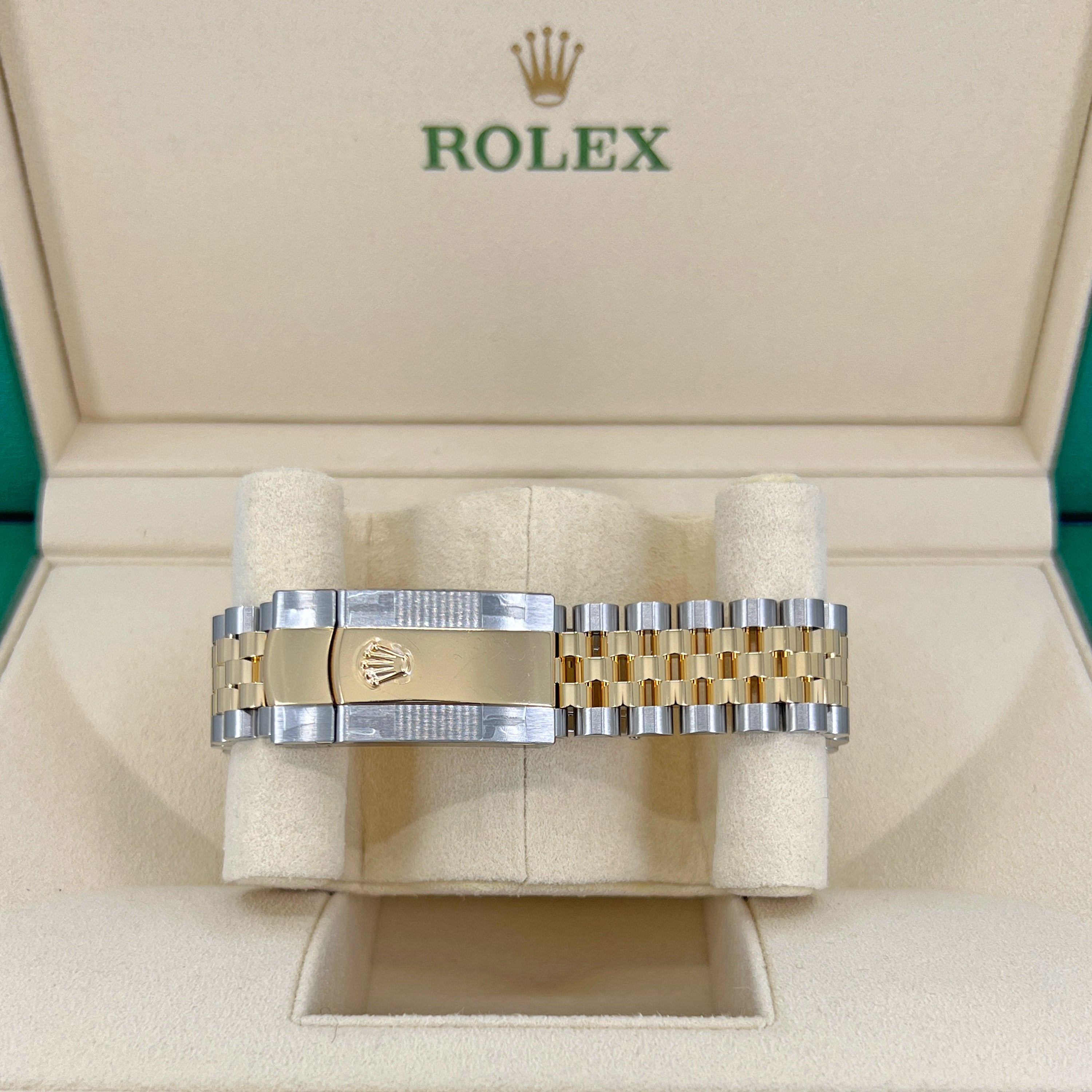 Rolex Datejust 36, 18k Yellow Gold and Stainless Steel, 36mm, Ref# 126233-0037 - Image 12
