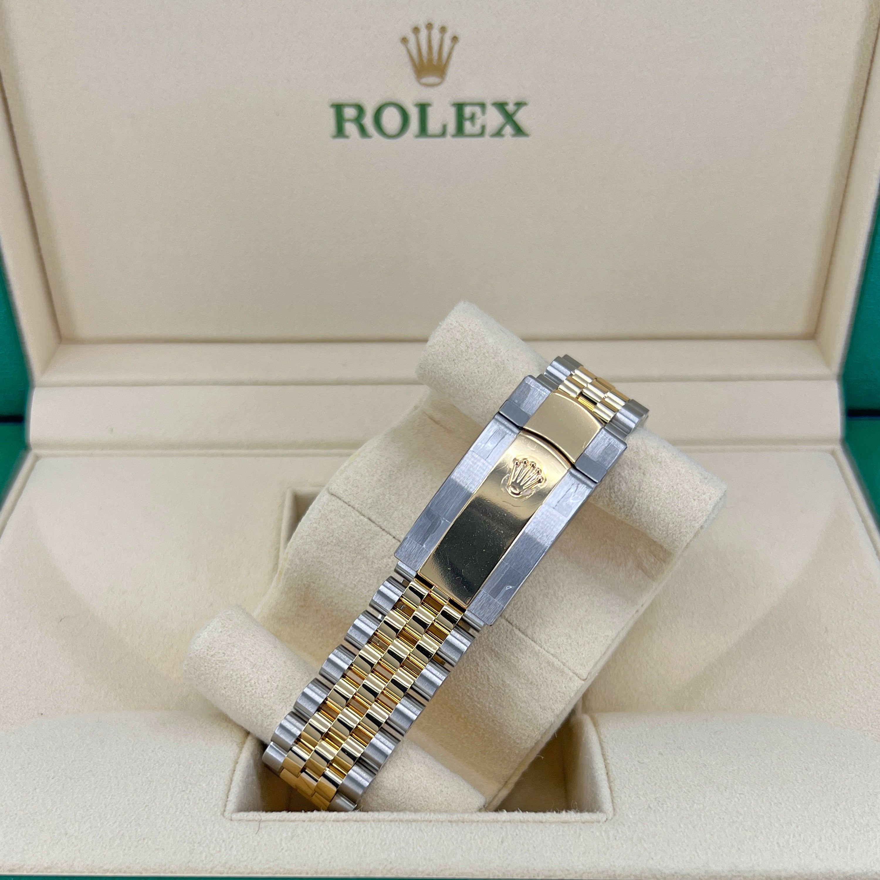 Rolex Datejust 36, 18k Yellow Gold and Stainless Steel, 36mm, Ref# 126233-0037 - Image 11