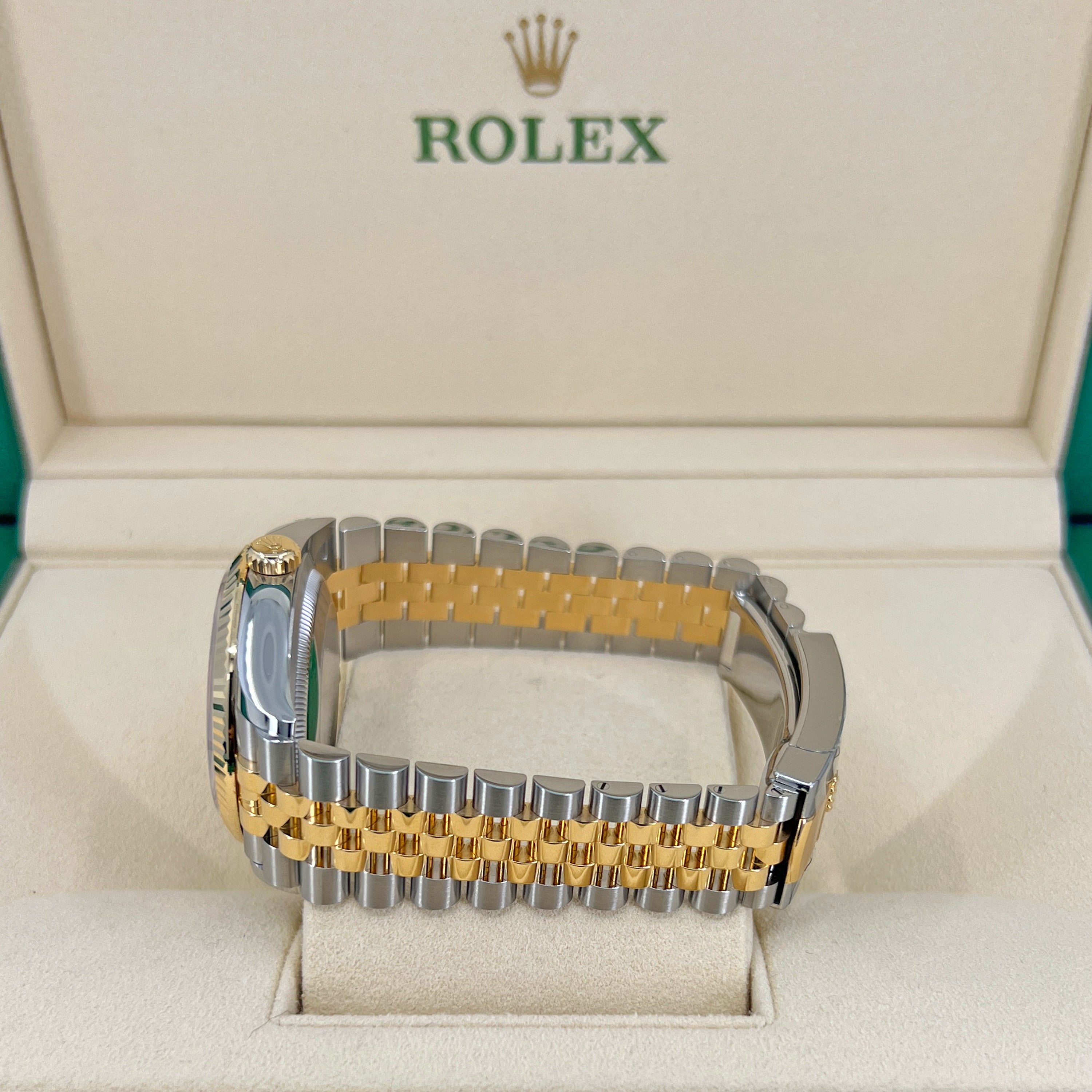 Rolex Datejust 36, 18k Yellow Gold and Stainless Steel, 36mm, Ref# 126233-0037 - Image 10