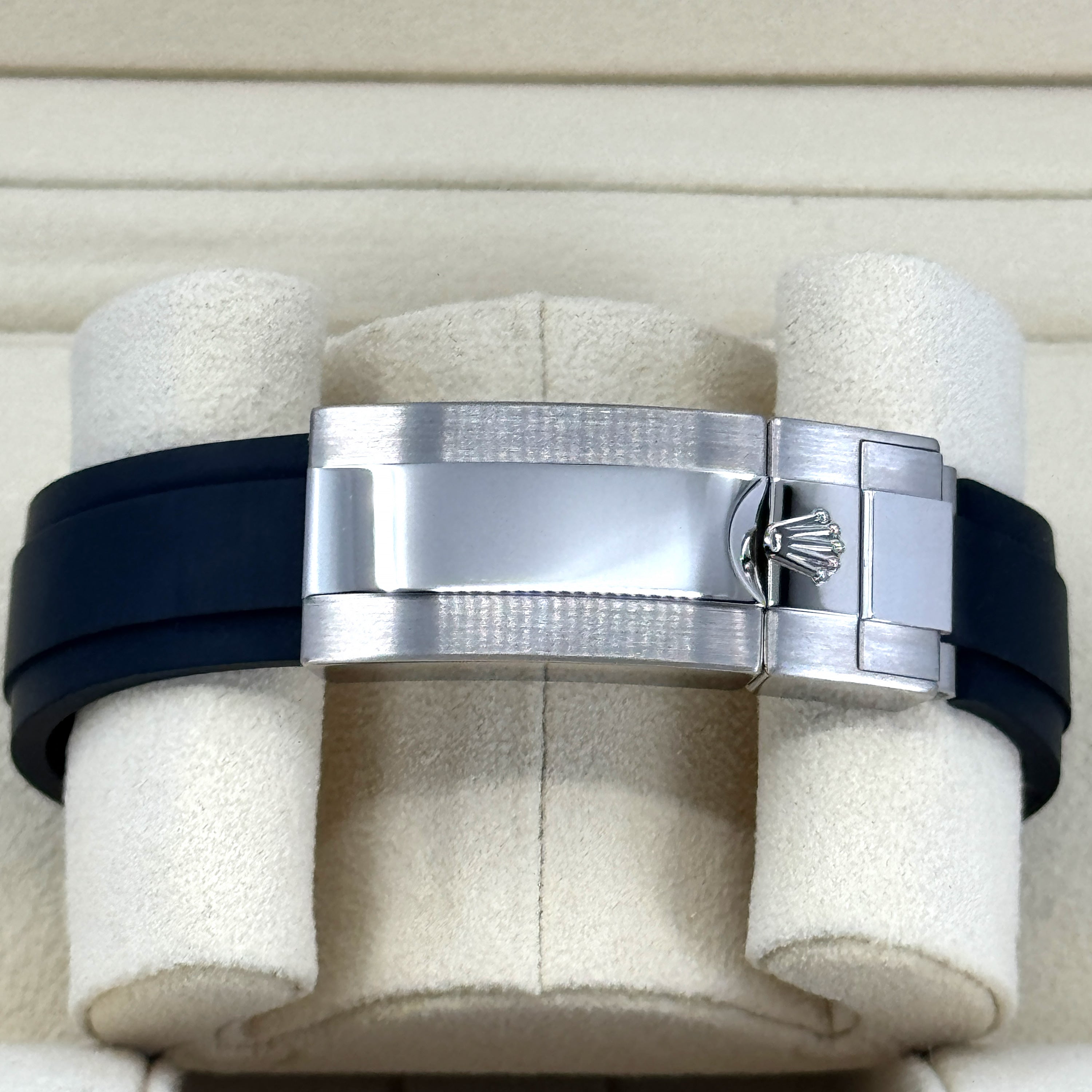 Rolex Cosmograph Daytona 40mm, 18k White Gold, Ref# 126519ln-0002 - Image 9