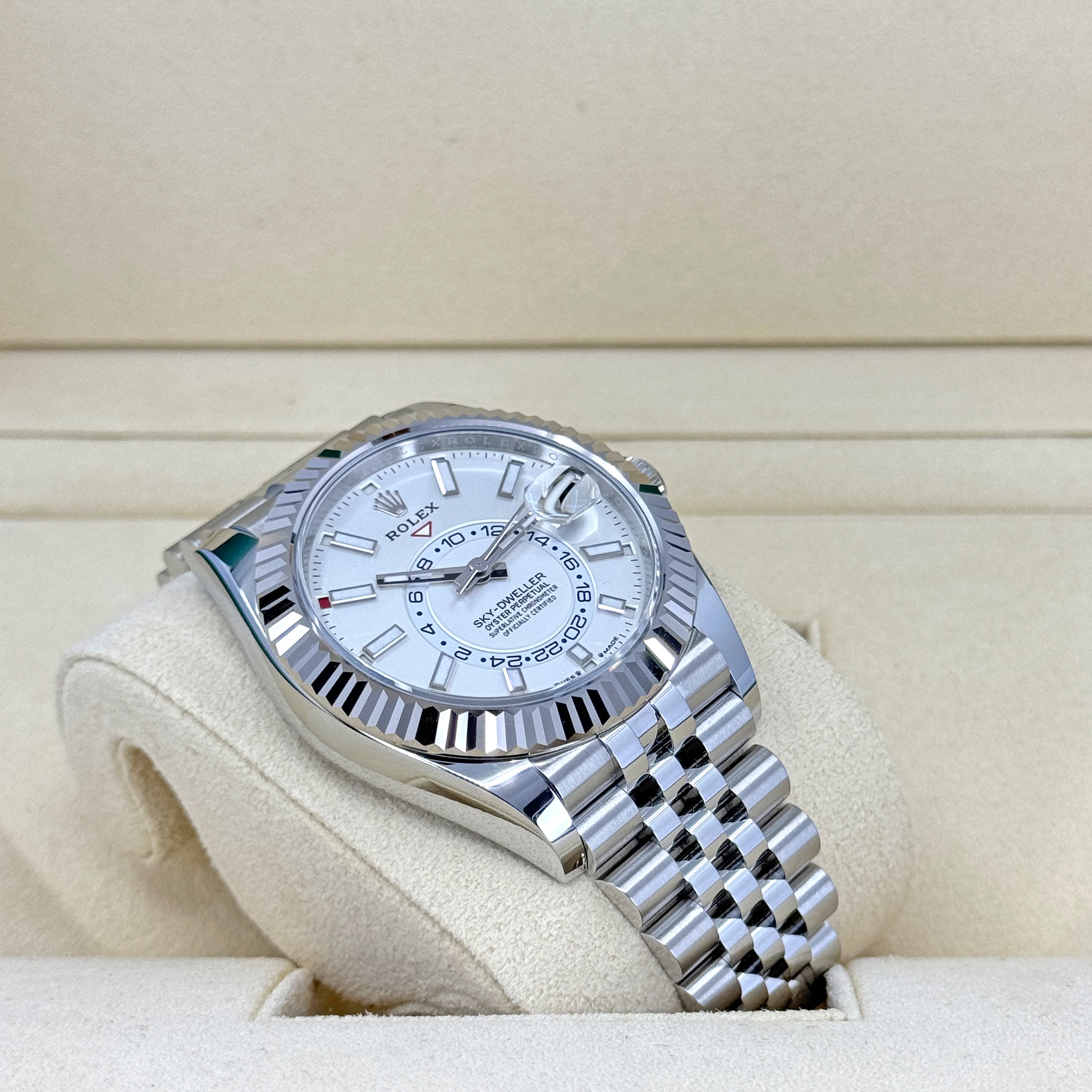 Rolex Sky-Dweller, 42mm, Oystersteel and 18k White Gold, White, Jubilee, Ref# 336934-0004 - Image 5