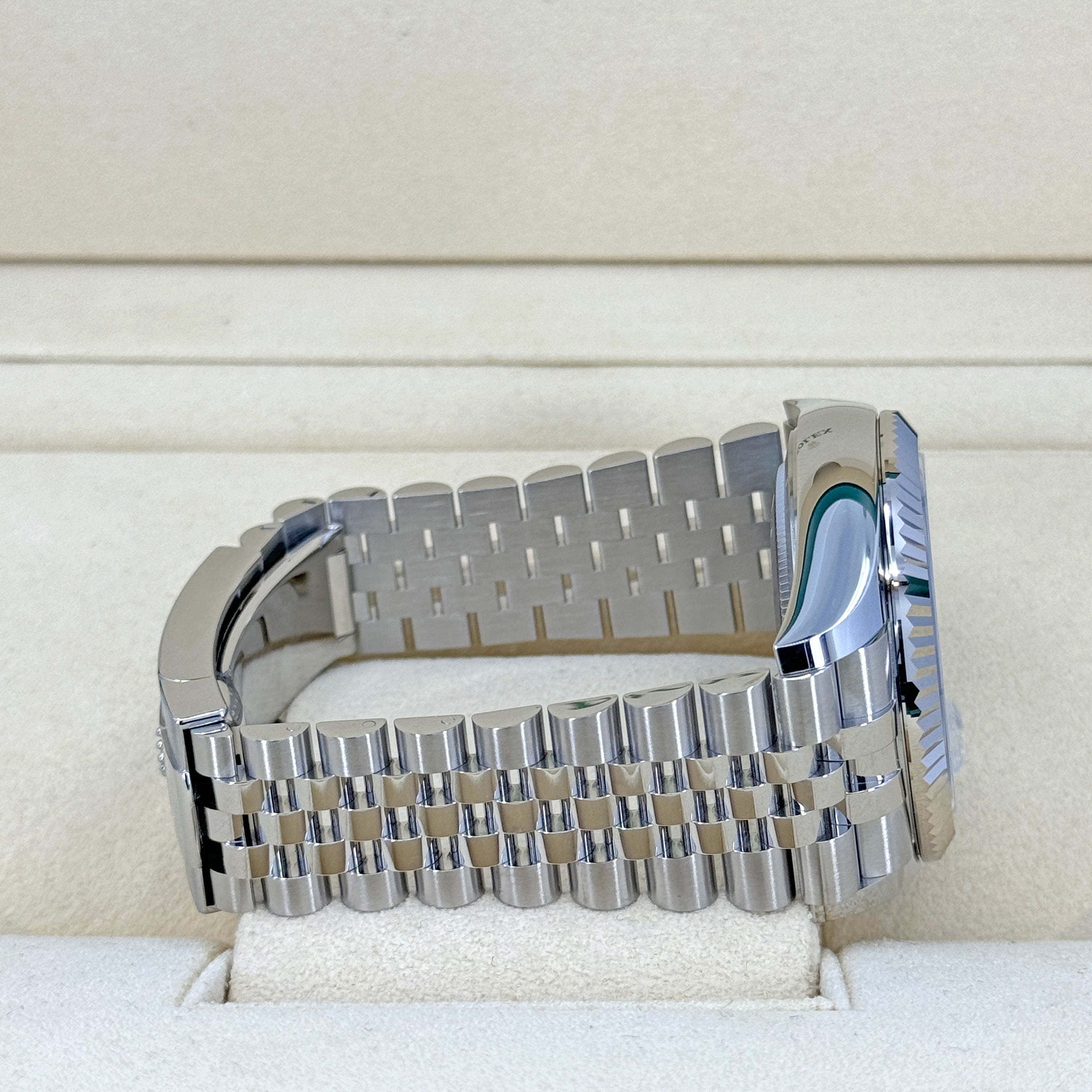 Rolex Sky-Dweller, 42mm, Oystersteel and 18k White Gold, White, Jubilee, Ref# 336934-0004 - Image 10