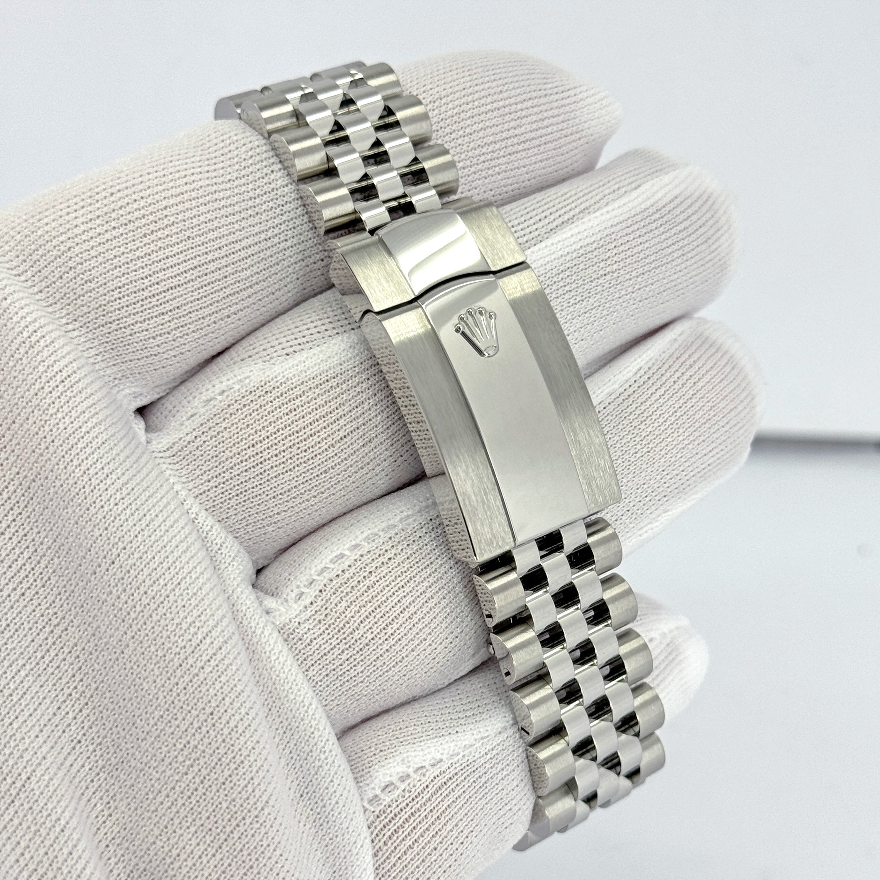 Rolex Sky-Dweller, 42mm, Oystersteel and 18k White Gold, White, Jubilee, Ref# 336934-0004 - Image 15