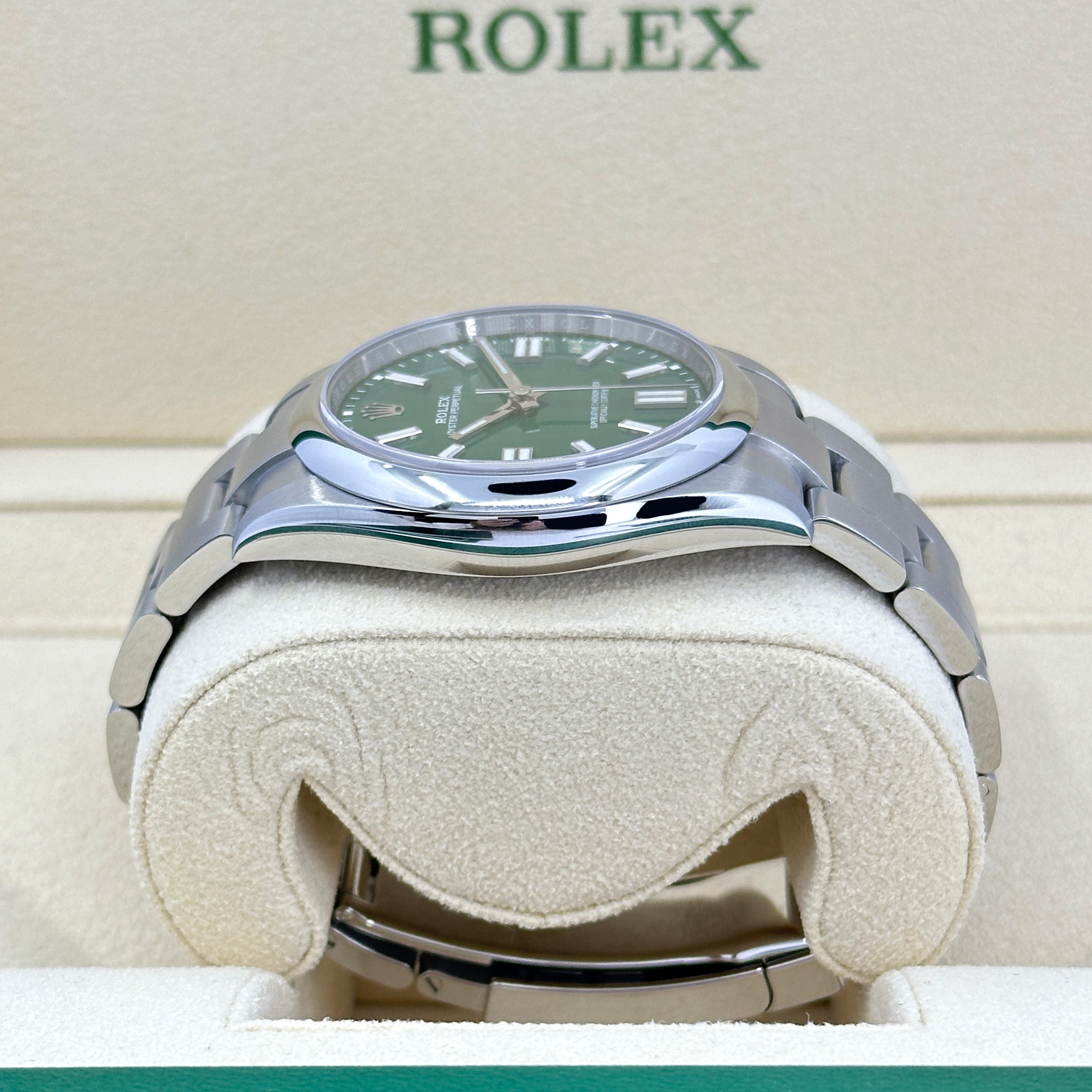 Rolex Oyster Perpetual 41 No Date, Oystersteel, 41mm, Oyster, Ref# 124300-0005 - Image 3