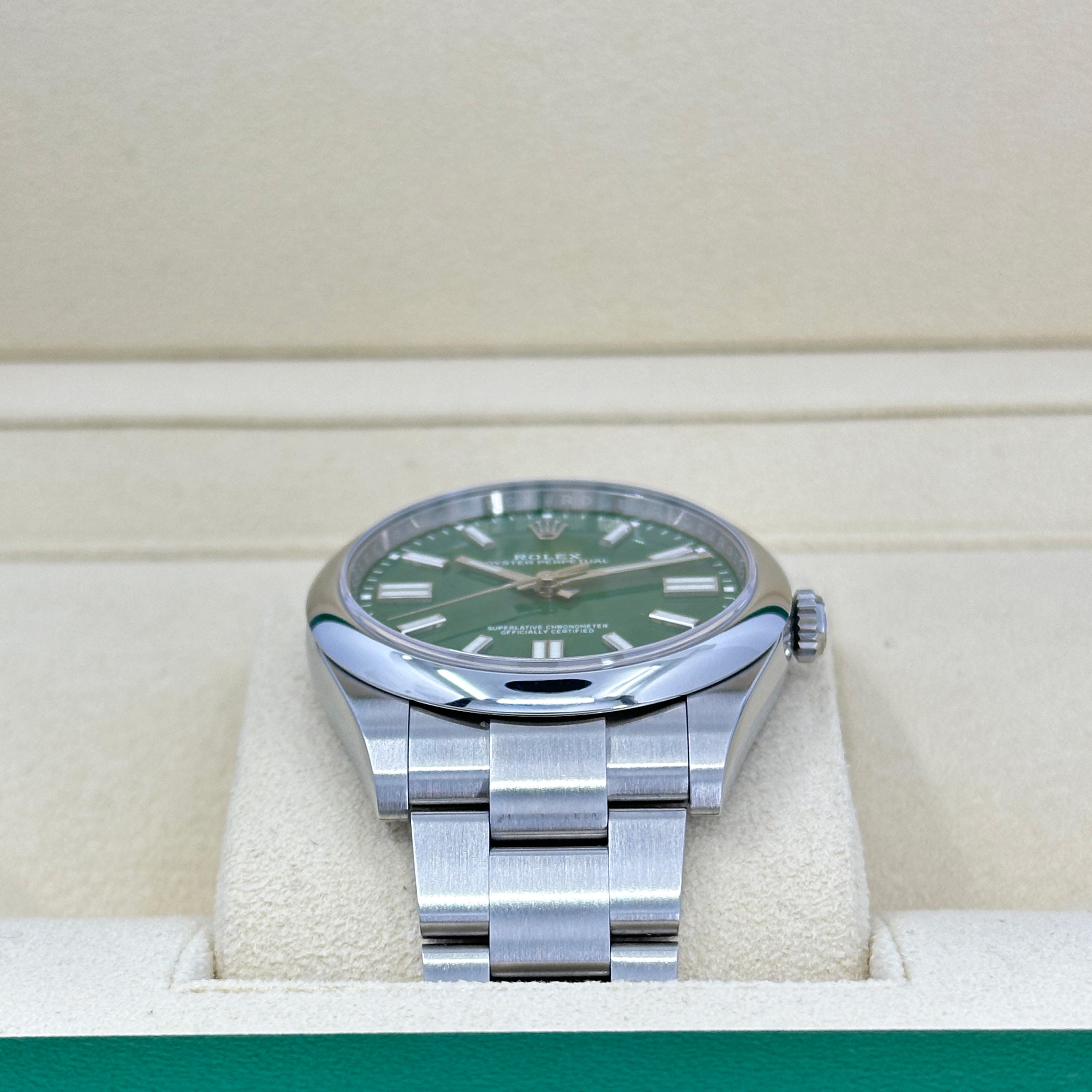 Rolex Oyster Perpetual 41 No Date, Oystersteel, 41mm, Oyster, Ref# 124300-0005 - Image 4