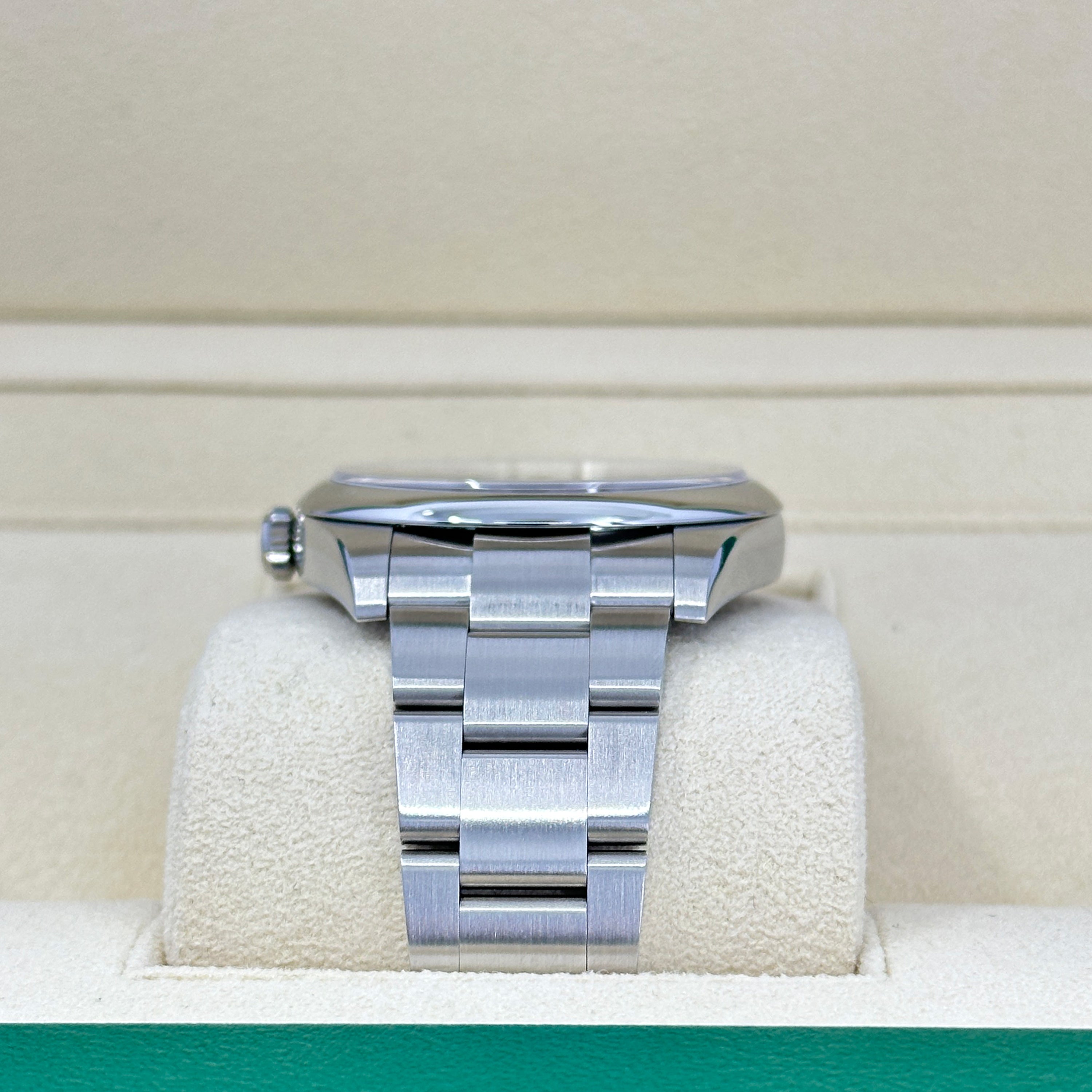 Rolex Oyster Perpetual 41 No Date, Oystersteel, 41mm, Oyster, Ref# 124300-0005 - Image 6