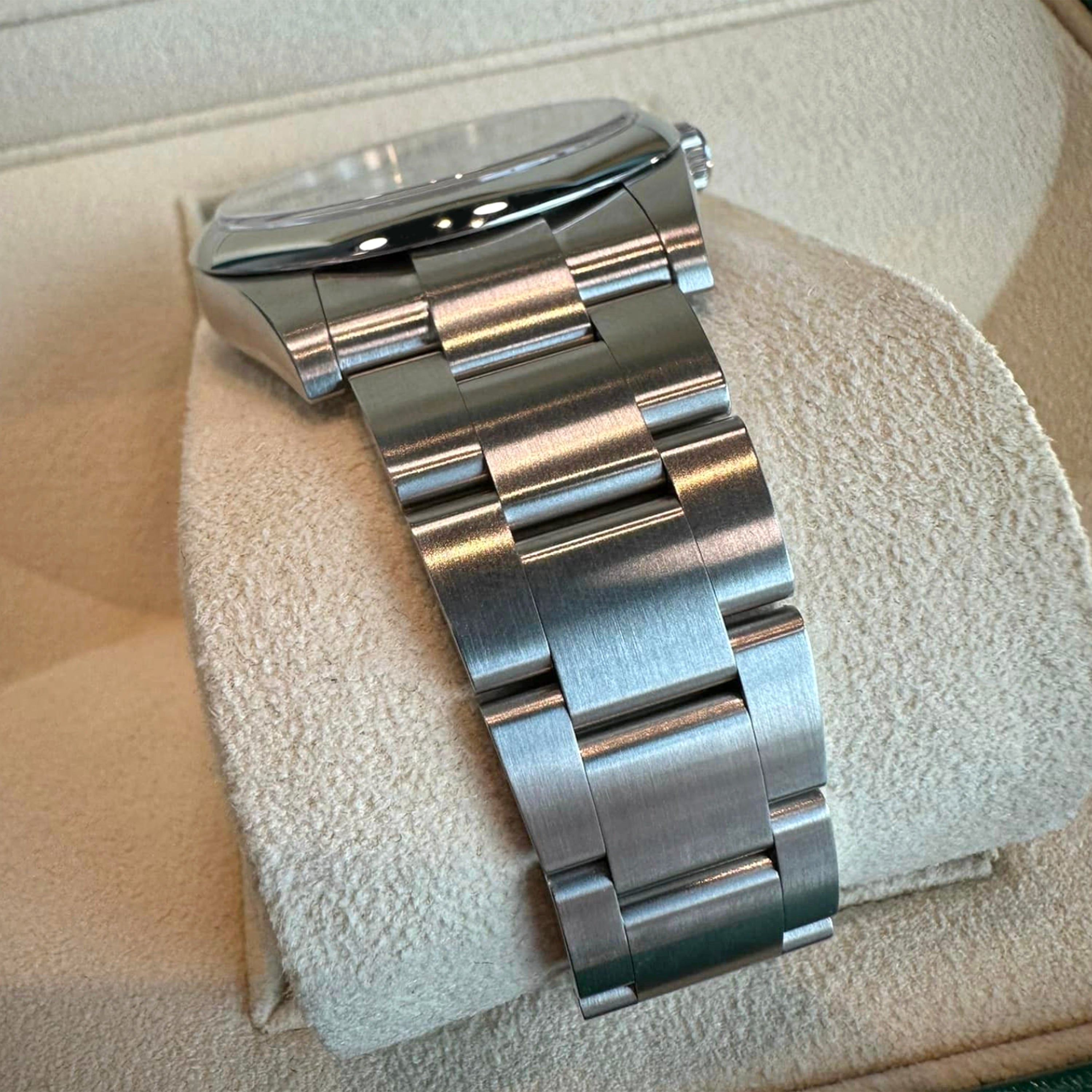 Rolex Oyster Perpetual 41, Oystersteel, 41mm, Turquoise Celebration Motif Dial, Ref# 124300-0008 - Image 9