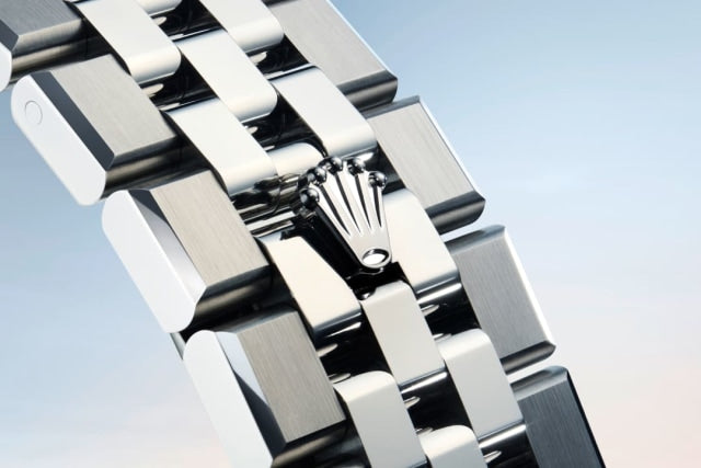 Unworn 2025, Rolex Land-Dweller 40, Oystersteel and 18k White Gold, Intense white dial, Fluted Flat Jubilee, Ref# 127334-0001, box and papers - Image 5