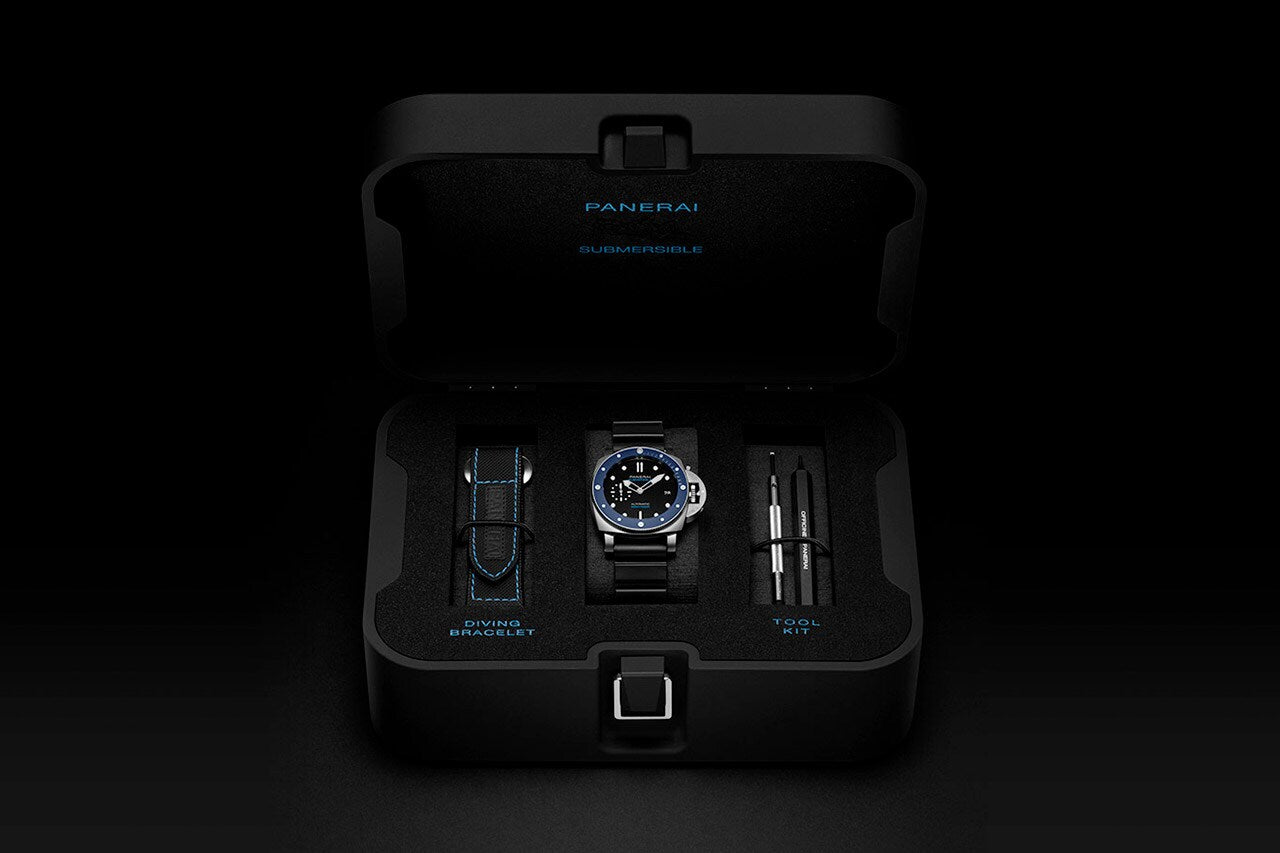 Panerai Submersible Azzurro Ref# PAM01209 - Image 4
