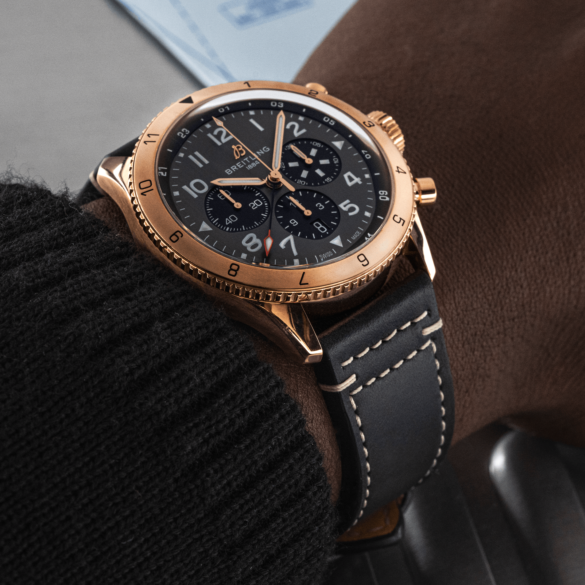 Breitling Classic AVI B04 Chronograph 46 P-51 Mustang, 18k Red Gold, Ref# RB04451A1B1X1, Unworn 2024 - Image 5