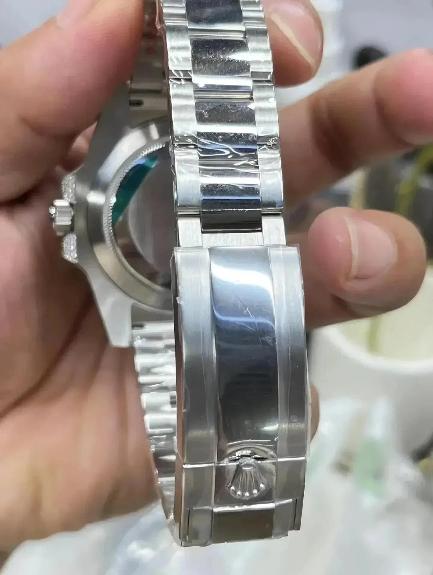 Rolex Submariner Date, 18K White Gold Diamonds Emerald UNWORN, 40mm - Image 8